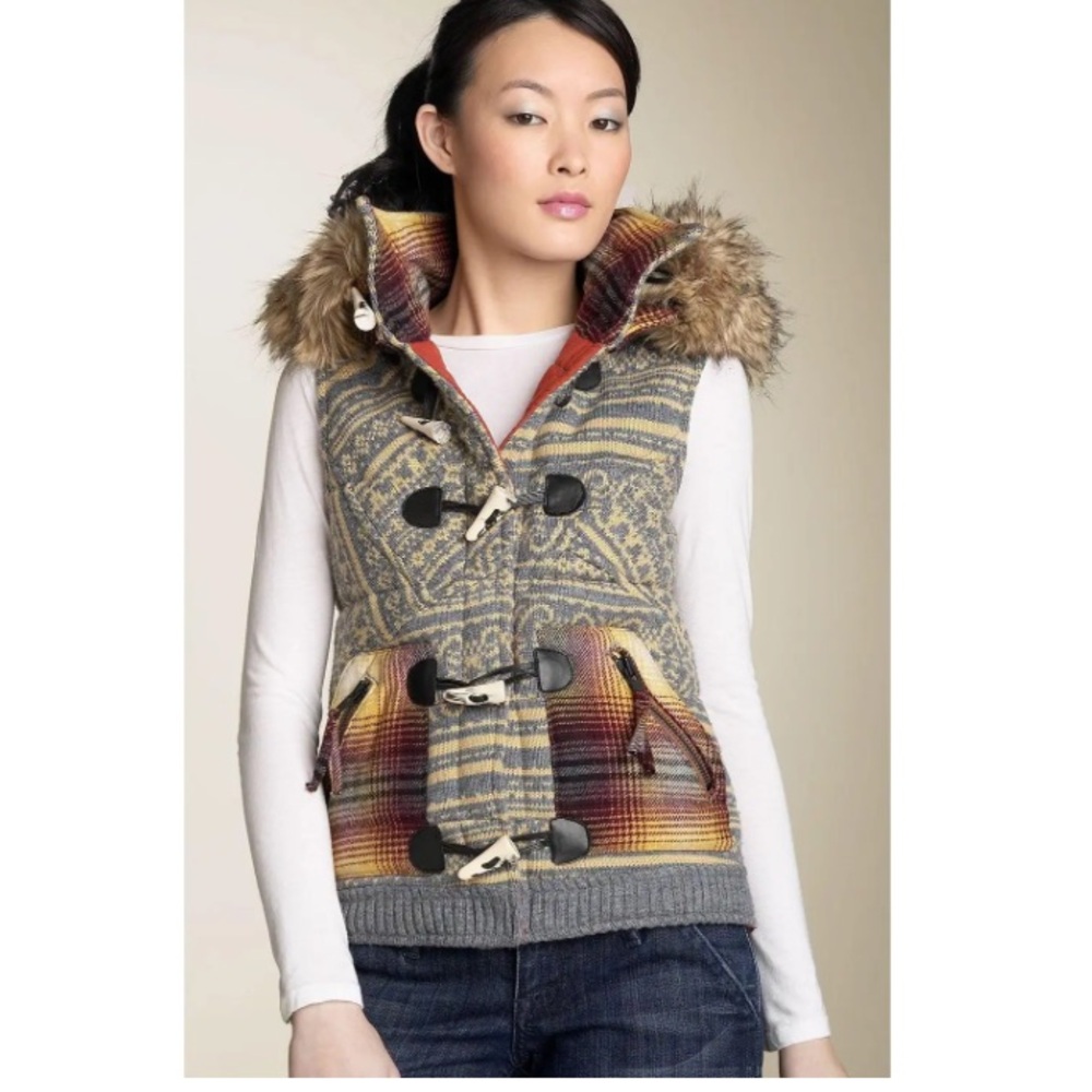 Da-Nang Knit Wool Vest With Detachable Hood Sz Small